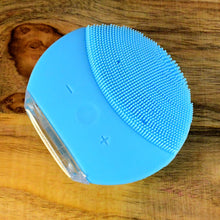 Facial Cleansing & Massaging Brush - (1 Pc)